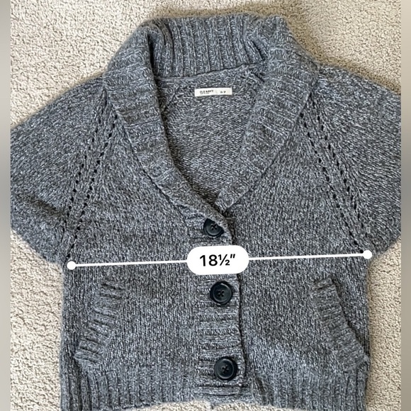 Old Navy Short Sleeve Sweater Button up Cardigan. Size S - Picture 4 of 7